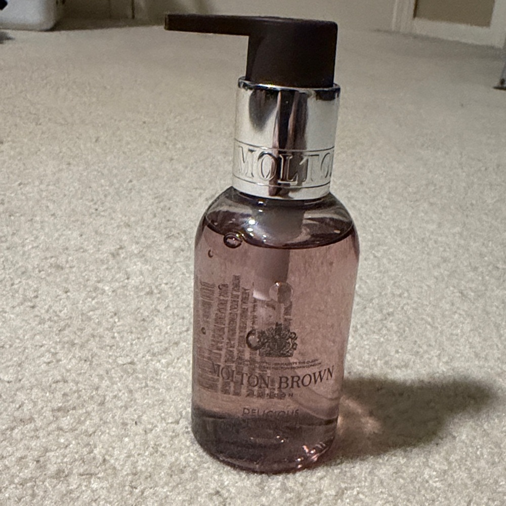 Molton Brown Delicious Rhubarb & Rose fine liquid hand wash-new 3.3 fl oz